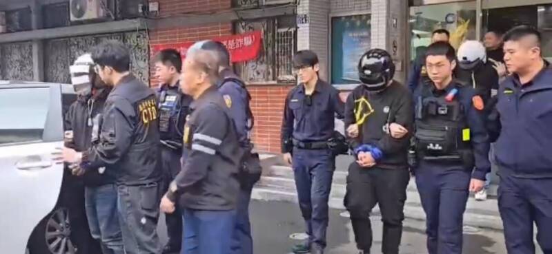 檢警偵辦基隆冰櫃藏屍案，警訊後，將林等4人依涉犯共同殺人罪移送基隆地檢署偵辦。 （記者林嘉東翻攝）