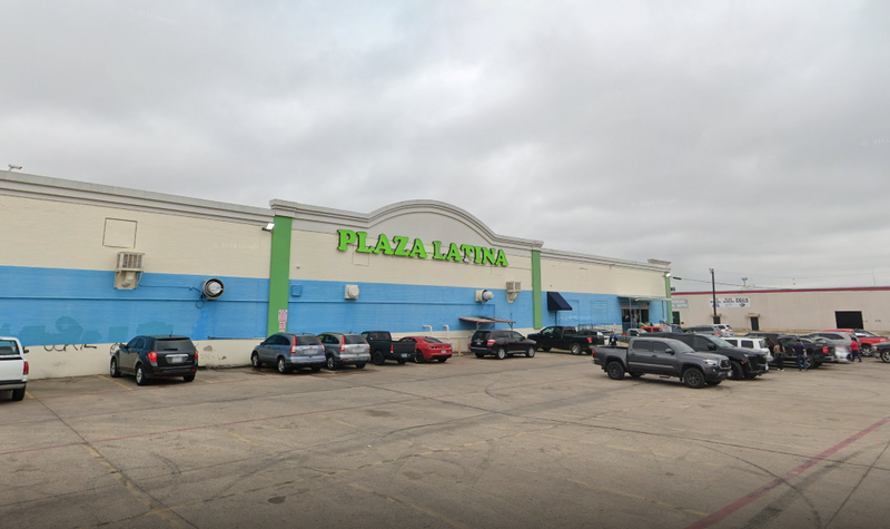 美國德州達拉斯商場Plaza Latina失火，造成寵物店內的579隻動物吸入煙霧死亡。（圖擷自Google街景）