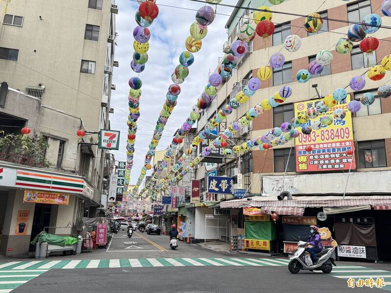 豐原廟東復興商圈農曆春節期間計畫封路舉辦年貨大街，許多商家傳出反對聲浪。 （記者歐素美攝）