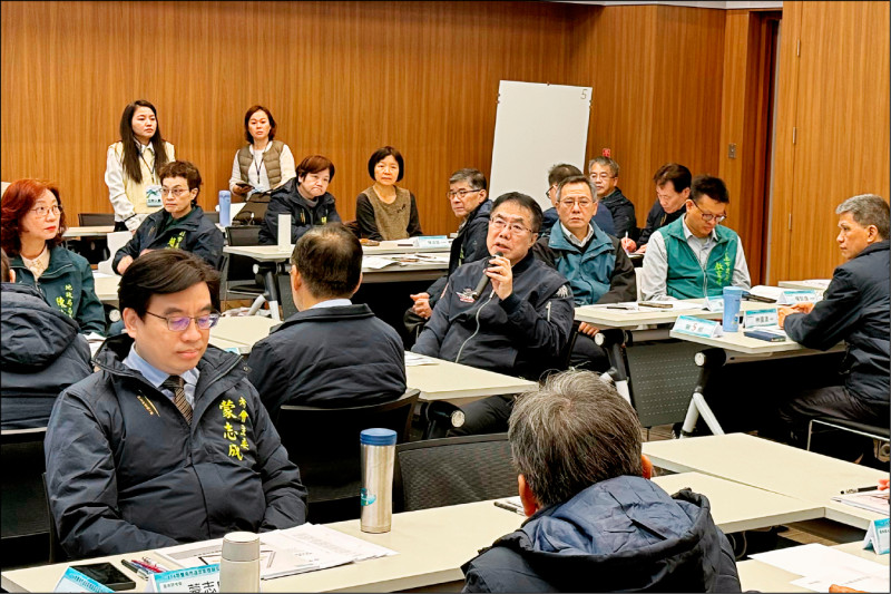 南市府舉辦「溫室氣體內部查證員」證照班，市長黃偉哲率局處首長參與，要求各局處要為推動減碳行動做好準備。（台南市環保局提供）