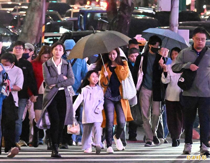 氣象專家吳德榮表示，今明屬乾冷天氣，週四北、東明顯降雨、整天非常濕冷。示意圖。（資料照）