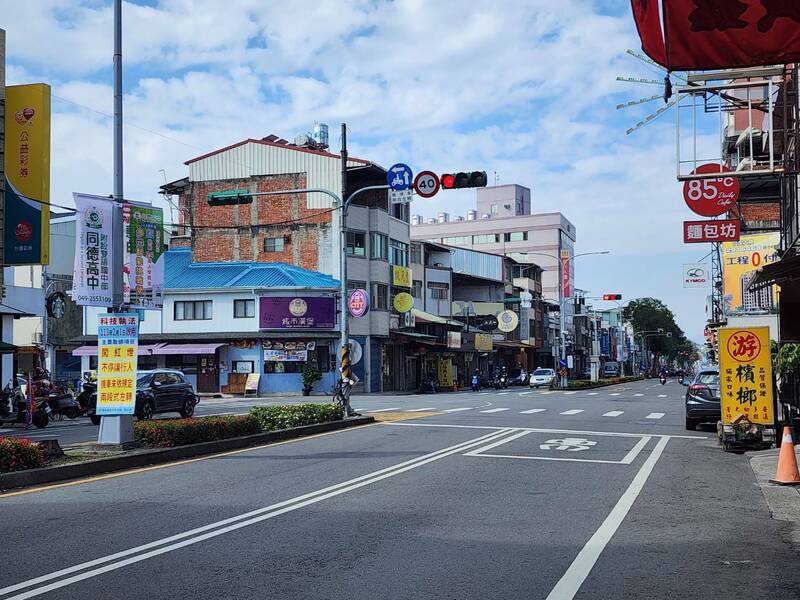 南投縣埔里鎮中山路三段與大城路口的科技執法設備，去年舉發1萬2704件違規。（資料照）