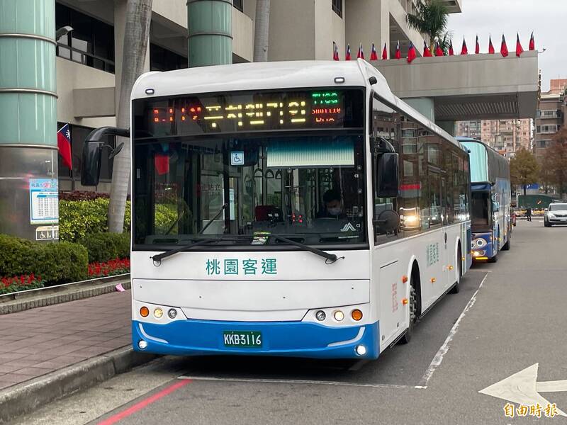 鑑於春節期間通勤、通學需求較低，市區公車路線將大幅調整。（記者謝武雄攝）