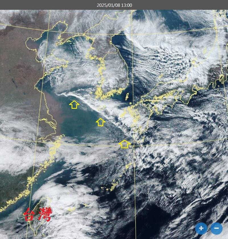 黃色箭頭指的雲線是北方極地冷空氣，與南方出海大陸冷高壓北側的西風交會所致。（圖擷自鄭明典臉書）