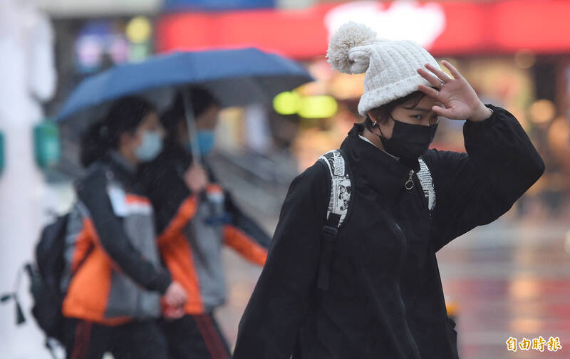 今天（10日）受強烈大陸冷氣團影響，各地早晚寒冷，西半部及東北部低溫約11至13度，今晨本島平地最低溫在新北市石碇區為7.9度，連江縣南竿鄉僅7.6度。（資料照）