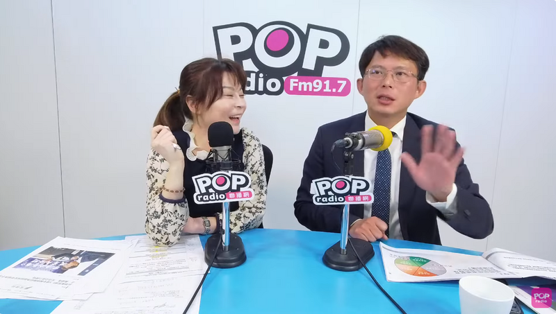 民眾黨發起「111釘孤枝」活動，代理主席黃國昌昨暗嗆網紅四叉貓「千萬不要來蹭」、「在那邊假哭、裝可愛」對此四叉貓回應，表示還是會現身，並強調「如果黃國昌下令派人來攻擊我或拉扯我，我不會還手，我就站著讓世界瞧瞧民眾黨的惡意」。（圖擷自YouTube）