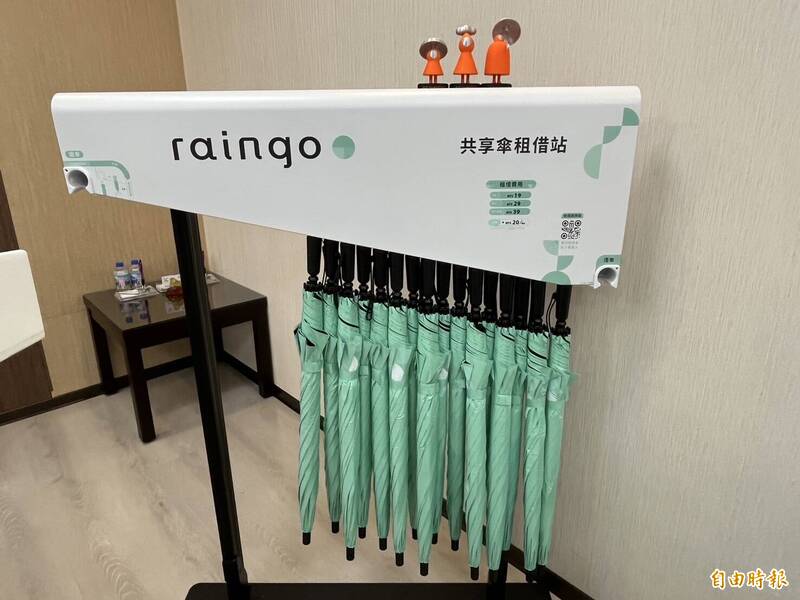基隆多雨,市府在觀光景點、交通場站和商圈等地建置60個共享傘租借站,民眾晴雨天都可遊基隆。(記者盧賢秀攝) 基隆多雨,市府在觀光景點、交通場站和商圈等地建置60個共享傘租借站,民眾晴雨天都可遊基隆。(記者盧賢秀攝)
