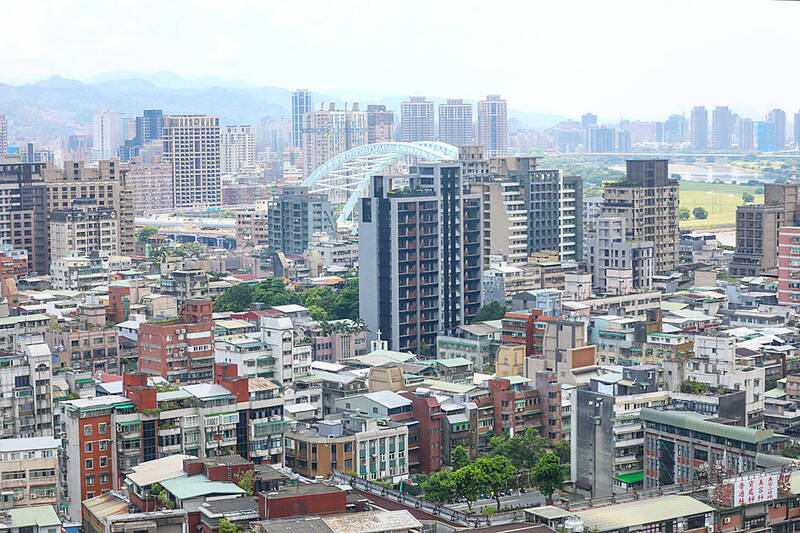 
Residential and commercial buildings are pictured in Taipei’s Zhongzheng District on July 16 last year.
Photo: CNA