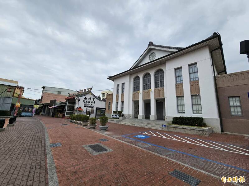 鹿港公會堂已列入台灣設計展的展出場館。(記者劉曉欣攝) 鹿港公會堂已列入台灣設計展的展出場館。(記者劉曉欣攝)