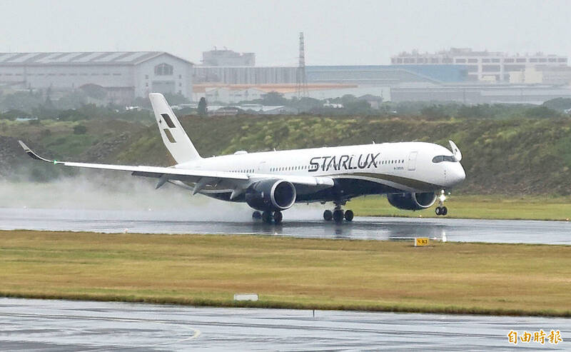 
A Starlux Airlines flight lands at Taiwan Taoyuan International Airport in an undated photograph. 
Photo: Tony Yao, Taipei Times