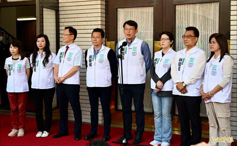 律師林智群發文指出,公民監督國會聯盟(公督盟)提出「拒絕公開兼職資訊的立法委員名單」,沒想到民眾黨8席全部拒絕揭露,其中也包含黃國昌。他質疑「用聖人標準要求別人,用劍人標準要求自己」。(資料照) 律師林智群發文指出,公民監督國會聯盟(公督盟)提出「拒絕公開兼職資訊的立法委員名單」,沒想到民眾黨8席全部拒絕揭露,其中也包含黃國昌。他質疑「用聖人標準要求別人,用劍人標準要求自己」。(資料照)