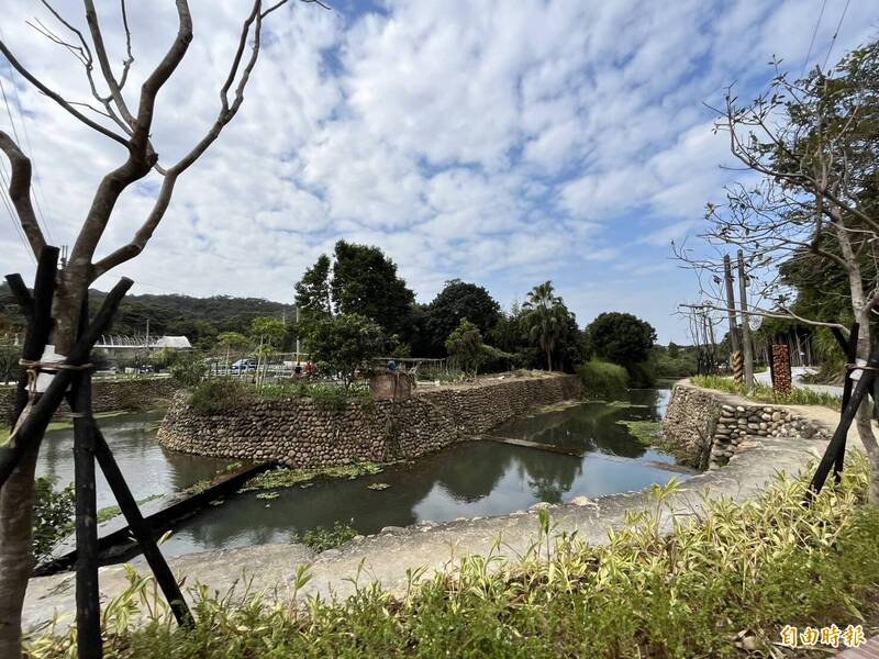 新竹縣湖口鄉甫於農曆年前竣工開放的「畚箕窩溪藍帶」步道,來湖口老街走春,別錯過後山秘境。(記者廖雪茹攝) 新竹縣湖口鄉甫於農曆年前竣工開放的「畚箕窩溪藍帶」步道,來湖口老街走春,別錯過後山秘境。(記者廖雪茹攝)