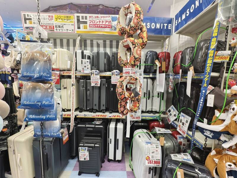 前台大感染科醫師林氏璧提醒，切勿在日本隨意丟棄大型行李箱，並分享3種方式，希望協助有需要的民眾。（圖擷自「日本自助旅遊中毒者」臉書粉專）