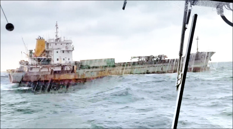 我國位於基隆港外海的國際海底電纜，日前遭喀麥隆籍「順興39」貨輪拖斷，疑似中國權宜輪作祟。（資料照）