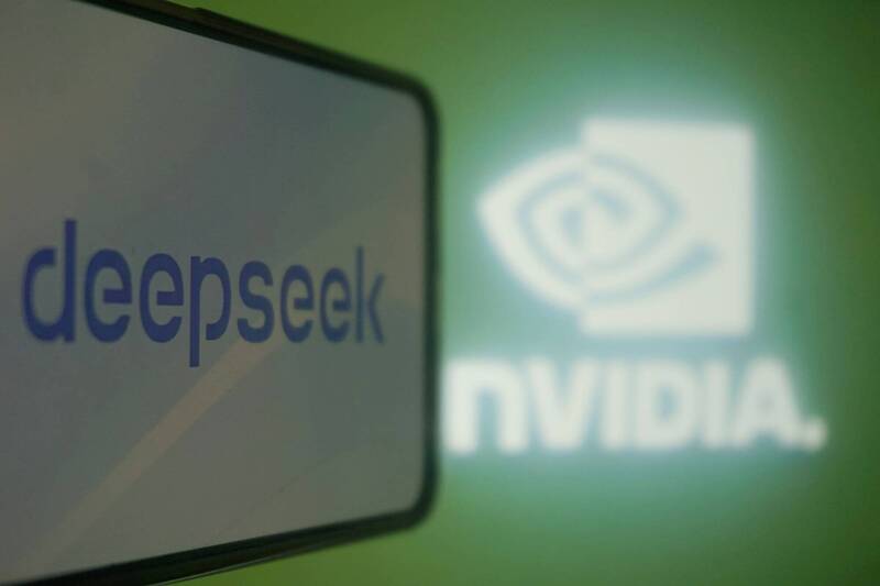 中國DeepSeek標榜低成本也能訓練出強大AI模型,引發科技類股恐慌,輝達27日收盤重挫17%,創美股上市公司史上單日最大跌幅。(法新社) 中國DeepSeek標榜低成本也能訓練出強大AI模型,引發科技類股恐慌,輝達27日收盤重挫17%,創美股上市公司史上單日最大跌幅。(法新社)