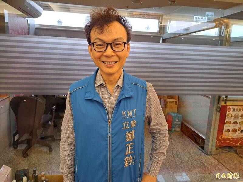 新竹市罷免國民黨立委鄭正鈐的第一階段連署書已送中選會，對此，鄭正鈐表示這是民進黨的政治操作。（記者洪美秀攝）