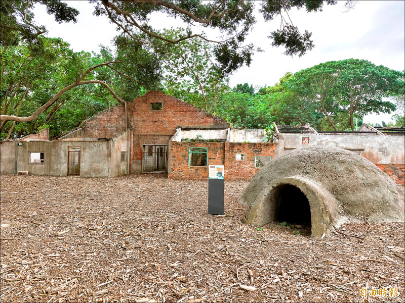 虎尾建國二村景觀工程已完工,雖然還沒有經營團隊營運,但已成為熱門拍照景點。(記者李文德攝) 虎尾建國二村景觀工程已完工,雖然還沒有經營團隊營運,但已成為熱門拍照景點。(記者李文德攝)