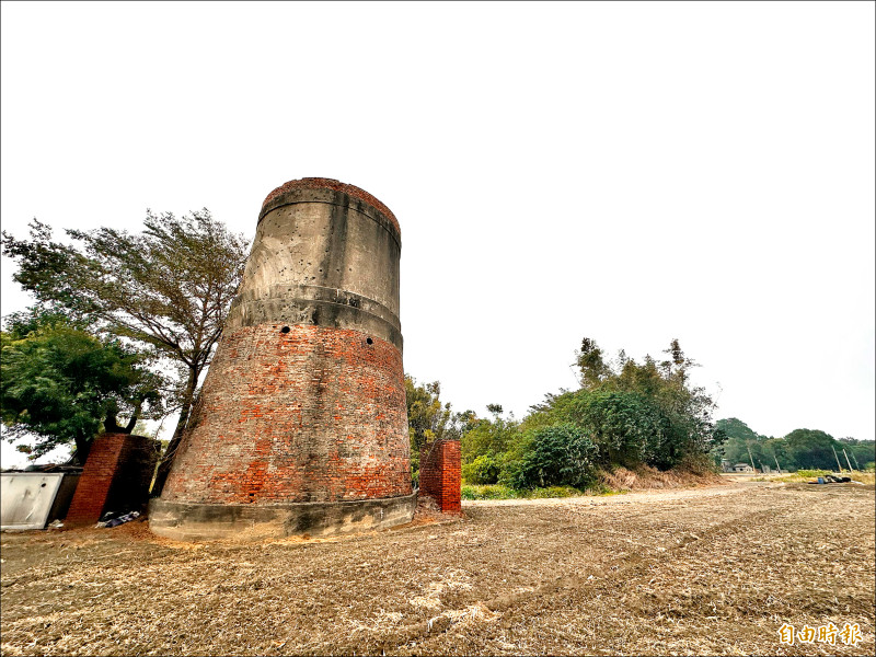 虎尾建國一村日軍大水塔可見二戰機槍掃射痕跡。(記者李文德攝) 虎尾建國一村日軍大水塔可見二戰機槍掃射痕跡。(記者李文德攝)