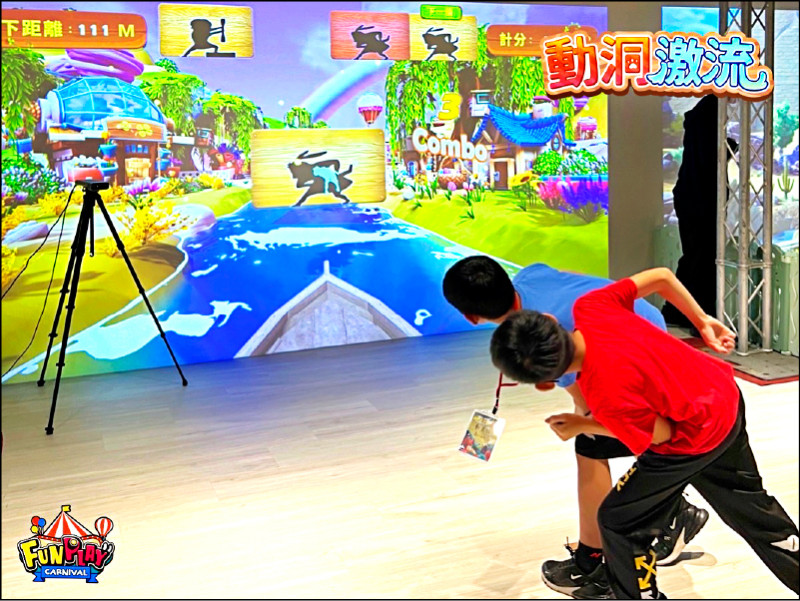 台灣電信產業發展協會認為,在創新應用的助力下,今年5G普及率仍可被樂觀期待。圖為5G沉浸互動遊戲「動洞激流」。
(資料照,高雄市經發局提供) 台灣電信產業發展協會認為,在創新應用的助力下,今年5G普及率仍可被樂觀期待。圖為5G沉浸互動遊戲「動洞激流」。
(資料照,高雄市經發局提供)