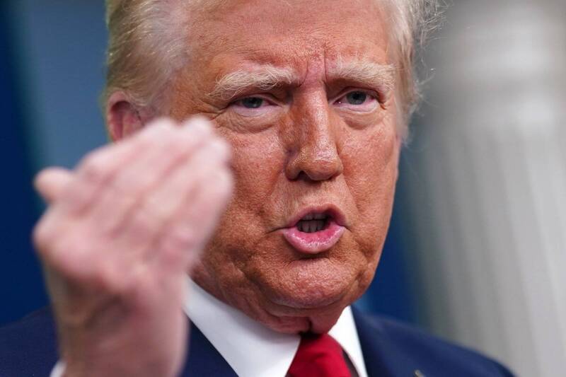 美國總統川普批評中國正在營運巴拿馬運河，並重申美國將回收回運河。（歐新社）