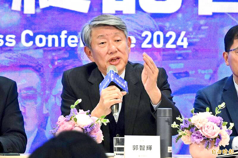 Minister of Economic Affairs J.W. Kuo speaks at the ministry’s annual media briefing in Taipei on Jan. 10. 
Photo: Liao Chia-ning, Taipei Times