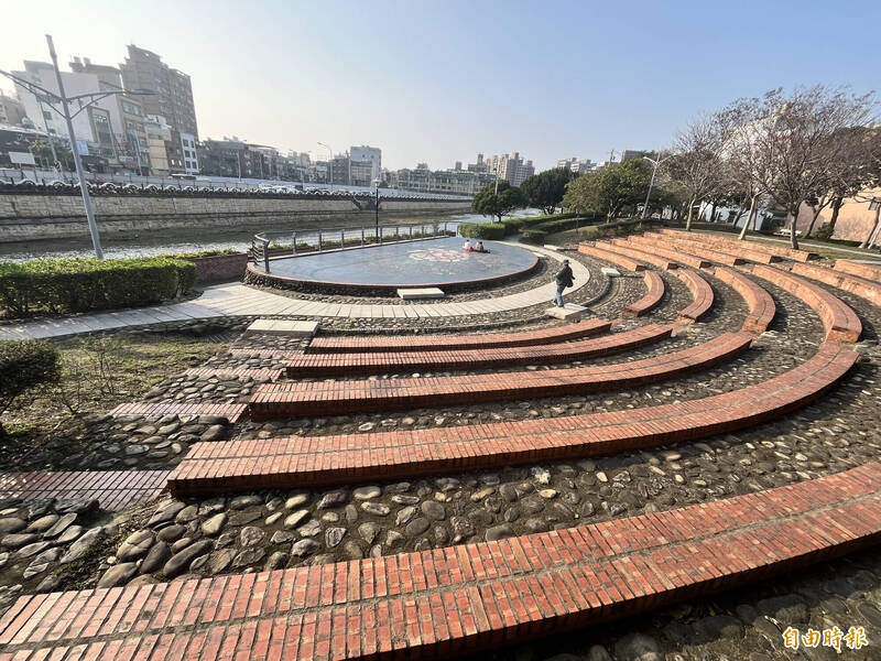 新竹縣政府將復原優化文信爬蟲公園環境,設置礫間處理機房、親水跳石步道、遊戲廣場等,期盼增添親水體驗。(記者廖雪茹攝) 新竹縣政府將復原優化文信爬蟲公園環境,設置礫間處理機房、親水跳石步道、遊戲廣場等,期盼增添親水體驗。(記者廖雪茹攝)