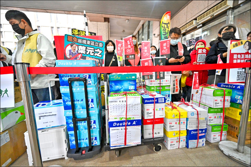 中選會三日在開工首日即收到十九件罷免藍委提議書。（資料照）