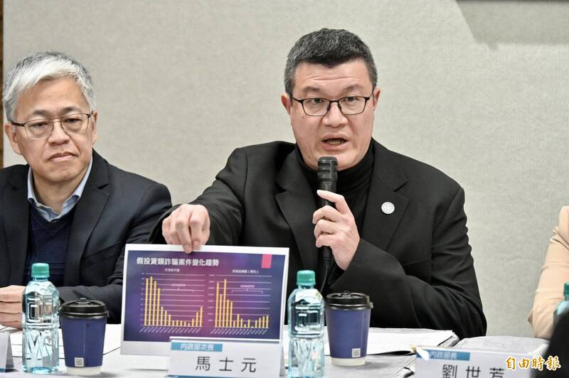內政部次長馬士元(右)表示,內政部已通令全國所有地政單位,民眾未來辦理房屋、土地抵押過程有3天的緩衝期。(記者叢昌瑾攝) 內政部次長馬士元(右)表示,內政部已通令全國所有地政單位,民眾未來辦理房屋、土地抵押過程有3天的緩衝期。(記者叢昌瑾攝)
