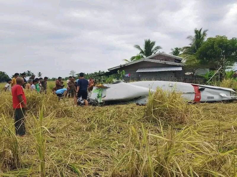 菲律賓南部發生墜機意外，已知造成4人死亡。（擷取自菲律賓NGO組織「Philippine Emergency Alerts」/FB）