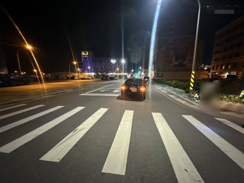澎湖7日發生死亡車禍，馬公海埔路與新店路岔路口行人遭撞擊身亡。（馬公警分局提供）