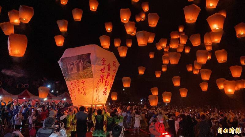 平溪天燈節 基隆2 12加開接駁專車往返十分 生活 自由時報電子報