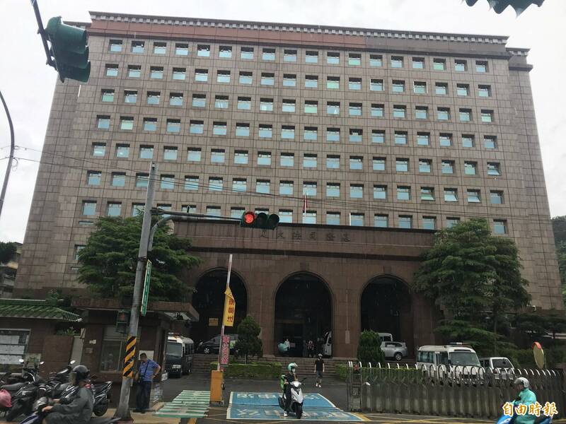 法官認為銀行未舉證「無償行為」，且無從排除死者遺願或遺產管理，駁回告訴。（記者吳昇儒攝）