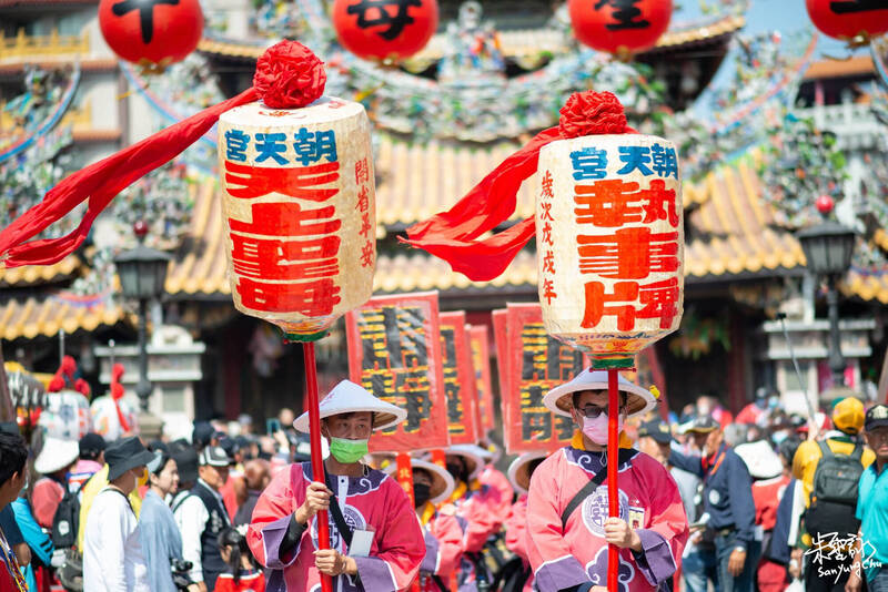 北港朝天宮元宵遶境12日登場,今年度首度在上午即出巡,圖為去年遶境照片。(朝天宮提供) 北港朝天宮元宵遶境12日登場,今年度首度在上午即出巡,圖為去年遶境照片。(朝天宮提供)