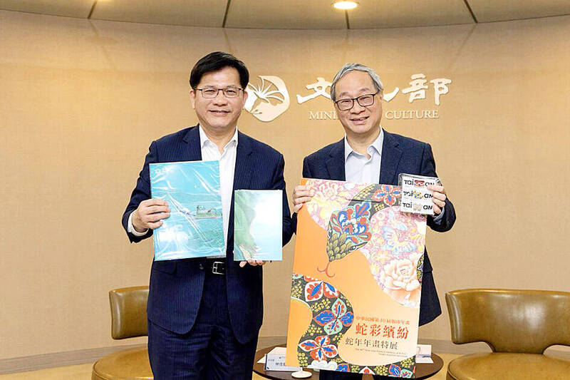 Minister of Foreign Affairs Lin Chia-lung, left, and Minister of Culture Li Yuan pose for a photograph after presenting each other with gifts following a meeting in New Taipei City yesterday.
Photo courtesy of the Ministry of Foreign Affairs