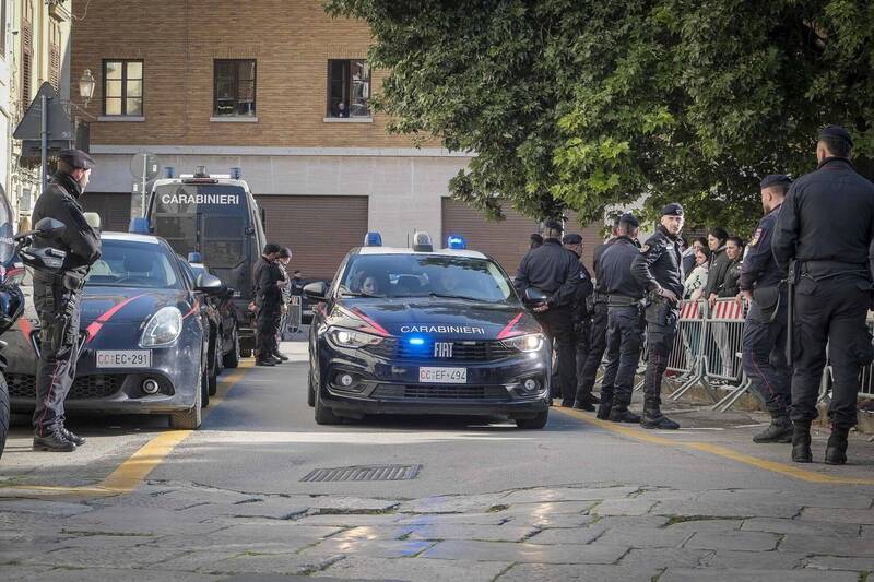 義大利近期在西西里島進行大規模掃黑行動，逮捕約130名西西里黑手黨「我們的事業」成員。（歐新社）