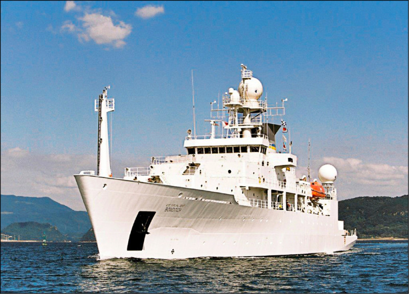 美軍探路者級測量船「鮑迪奇號」通過台海。（取自 Naval Oceanographic Office臉書）