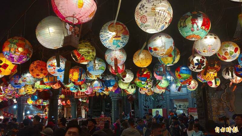 台南市區4大燈會活動都橫跨情人節,各有特色,白天搭配市區的古蹟景點、小吃美食就可以輕鬆規劃甜蜜情人節行程。 (記者蔡文居攝) 台南市區4大燈會活動都橫跨情人節,各有特色,白天搭配市區的古蹟景點、小吃美食就可以輕鬆規劃甜蜜情人節行程。 (記者蔡文居攝)