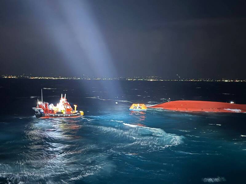 南韓濟州島海域再傳漁船翻覆沉沒，5人失蹤。（歐新社）