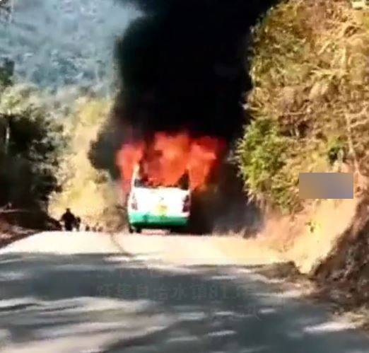 中國廣東1輛公車12日上午突然起火，造成6人身亡，另有乘客受傷。（圖擷自網路）