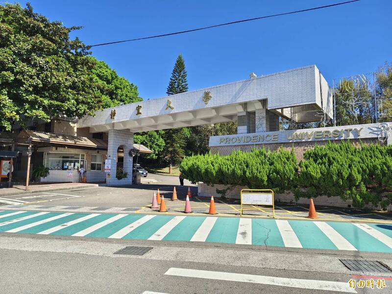 林姓女樓管去年從靜宜大學畢業。(記者張軒哲攝) 林姓女樓管去年從靜宜大學畢業。(記者張軒哲攝)