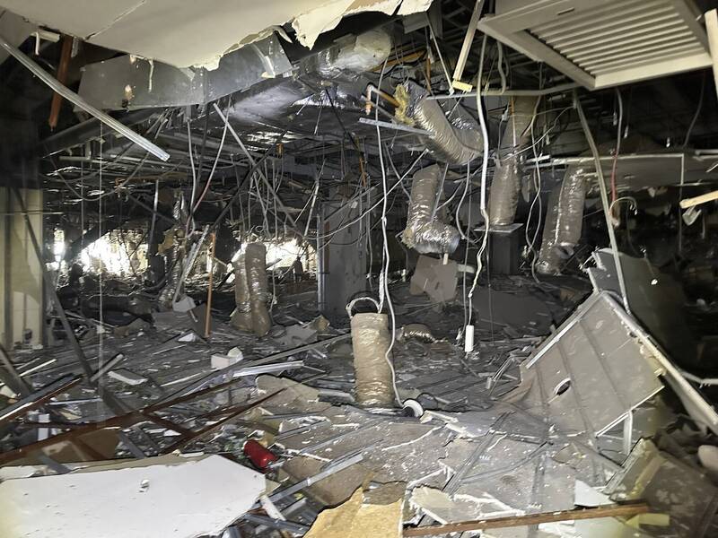 台中新光三越百貨發生嚴重氣爆釀4死34傷,室內滿目瘡痍。(消防局提供) 台中新光三越百貨發生嚴重氣爆釀4死34傷,室內滿目瘡痍。(消防局提供)