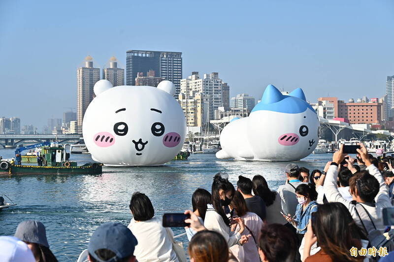 高雄燈會「冬日遊樂園」與日本超夯IP《吉伊卡哇》合作,吸引大批民眾朝聖。(資料照) 高雄燈會「冬日遊樂園」與日本超夯IP《吉伊卡哇》合作,吸引大批民眾朝聖。(資料照)