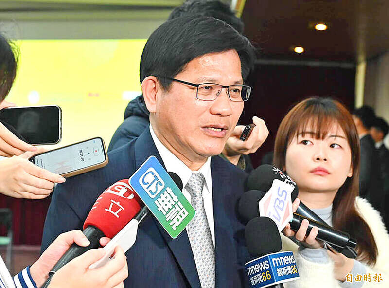 
Minister of Foreign Affairs Lin Chia-lung, center, speaks to reporters in Taipei in an undated photogrpah.
Photo: Taipei Times