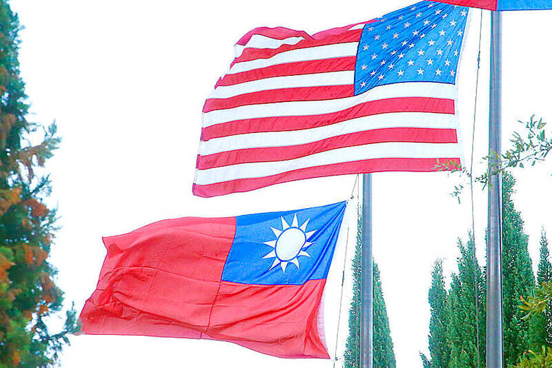 
The national flags of Taiwan, left, and the US fly outside a hotel in Houston, Texas, during a visit by then-president Tsai Ing-wen on Jan. 8, 2017.
Photo: CNA
