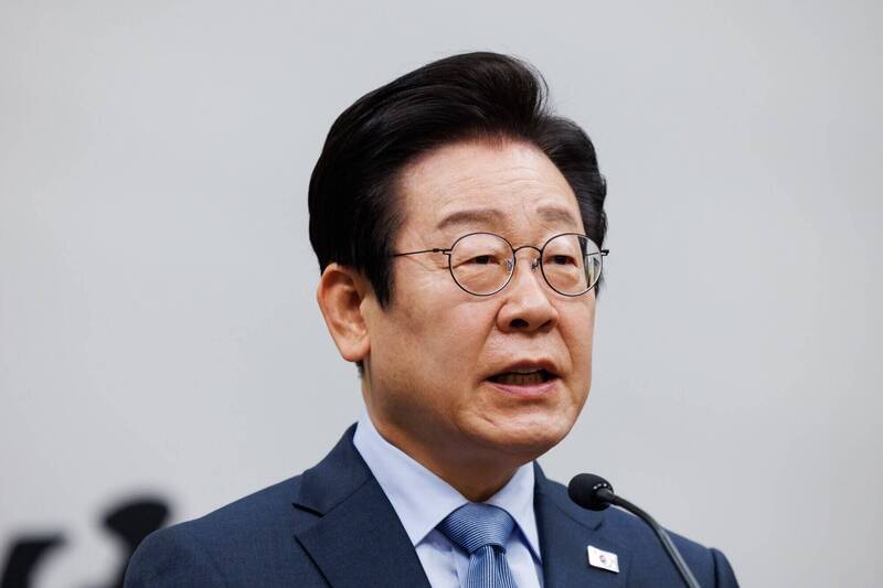 南韓民調機構Realmeter17日發布民調顯示，下屆總統大選熱門人選當中，在野黨魁李在明的支持率遙遙領先。（彭博資料照）