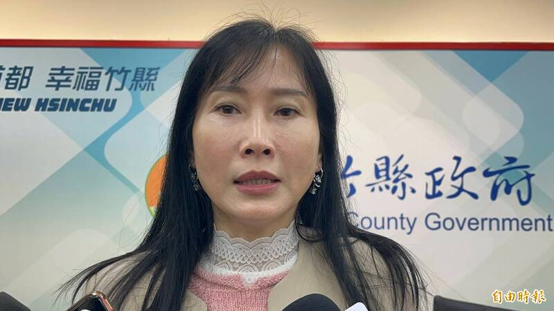 新竹縣政府民政處長陳建淳說,靈骨塔位和生前契約並非合法商品,請民眾不要誤信可以投資買賣而上當。(記者黃美珠攝) 新竹縣政府民政處長陳建淳說,靈骨塔位和生前契約並非合法商品,請民眾不要誤信可以投資買賣而上當。(記者黃美珠攝)