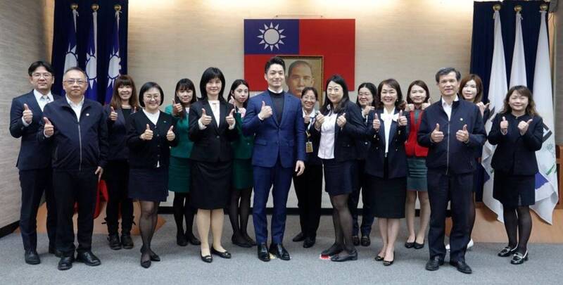 警銀嚴密審查防制 ,治安會報表揚15名代表。(記者劉慶侯翻攝) 警銀嚴密審查防制 ,治安會報表揚15名代表。(記者劉慶侯翻攝)