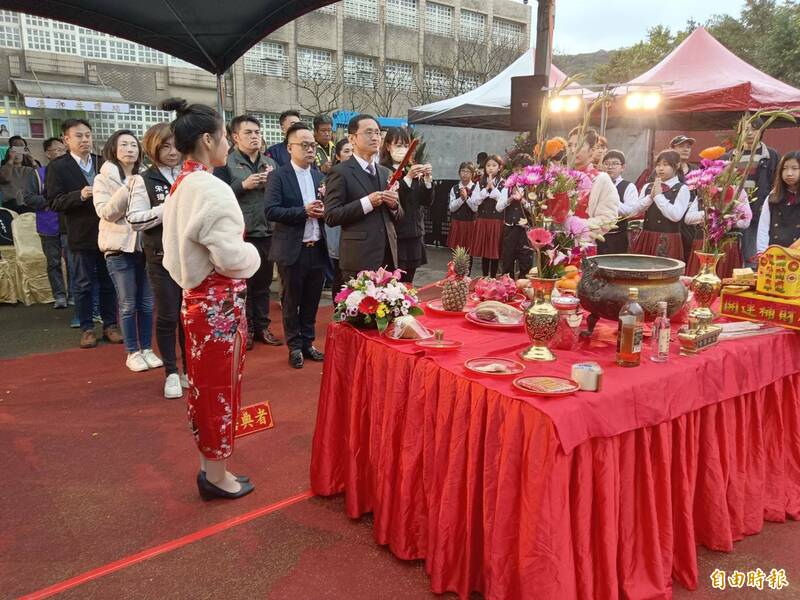 基隆德和國小德興樓超過50年,今舉行拆除改建開工動土典禮。(記者盧賢秀攝) 基隆德和國小德興樓超過50年,今舉行拆除改建開工動土典禮。(記者盧賢秀攝)