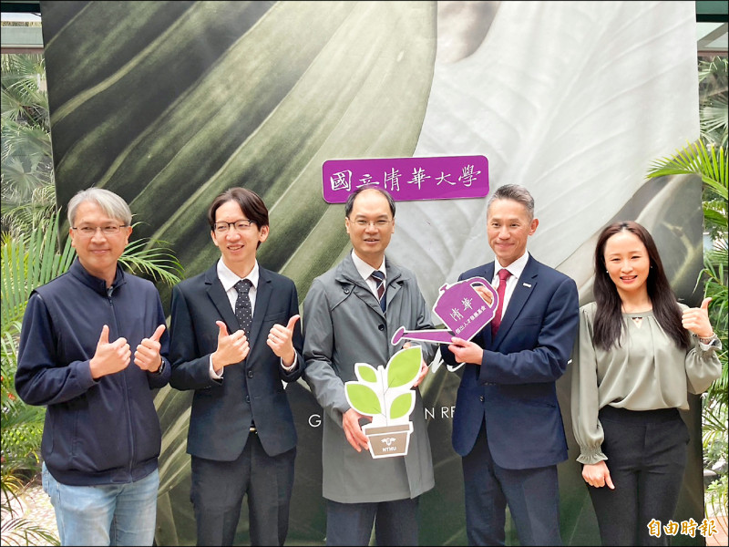 清大創全國大學之先,設立傑出人才發展基金,並已募得約11億元,全校共有近300位教師今年領到3萬至100萬元的學術表現獎勵。(記者楊綿傑攝) 清大創全國大學之先,設立傑出人才發展基金,並已募得約11億元,全校共有近300位教師今年領到3萬至100萬元的學術表現獎勵。(記者楊綿傑攝)