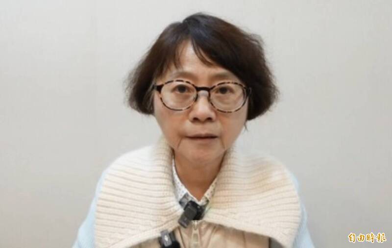 基隆連珍行銷總監郭克伶表示,冰棒是授權工廠製作,但對消費者受到驚嚇感到抱歉,會給消費者適當的補償。(記者盧賢秀攝) 基隆連珍行銷總監郭克伶表示,冰棒是授權工廠製作,但對消費者受到驚嚇感到抱歉,會給消費者適當的補償。(記者盧賢秀攝)